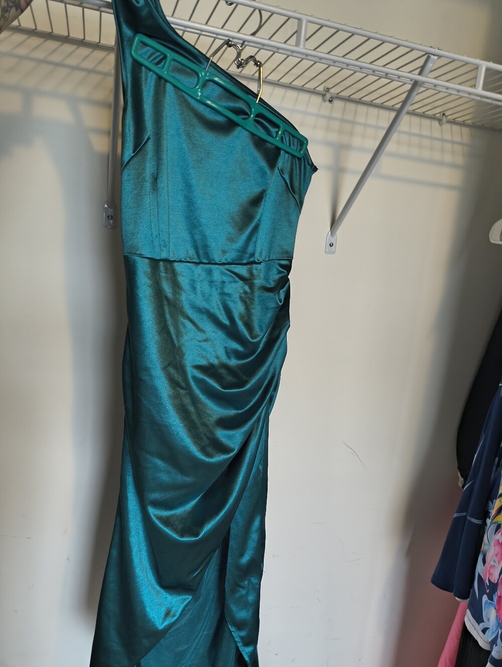 Emerald Green One-Shoulder Satin Evening Gown